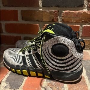 Stylish Black and Yellow Basketball shoes Dwight Howard